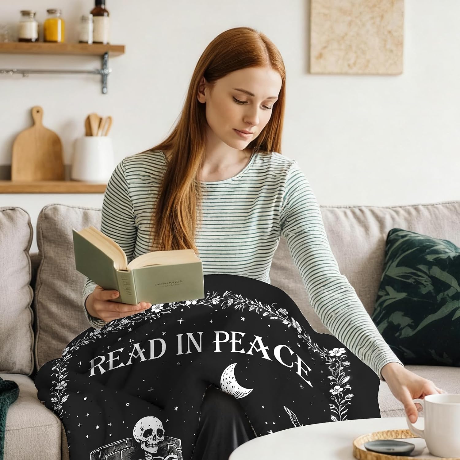 Gothic Ghost Reading Book Blan - đánh giá và giá Christmas Throw Blanket